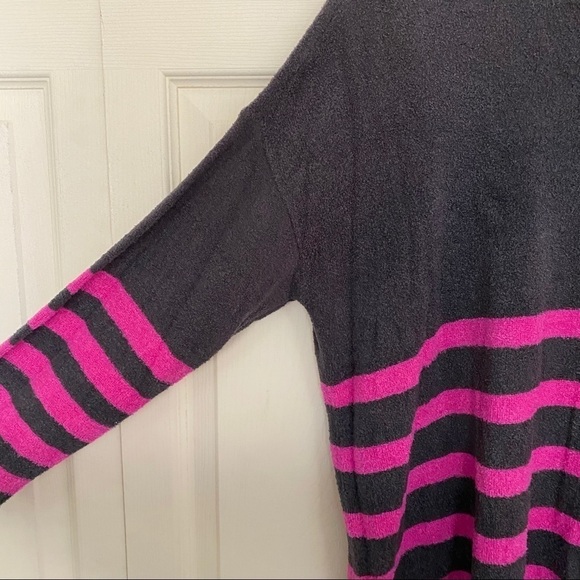 Vince Camuto NWOT Gray Striped Mockneck Sweater - Picture 5 of 8